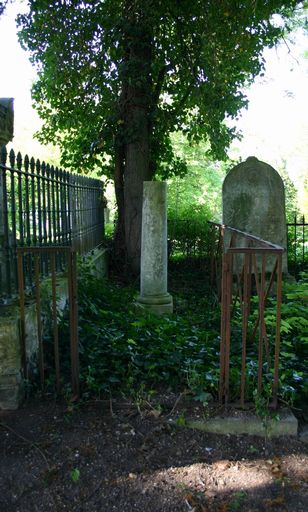 Tombeau (colonne funéraire) Cabour