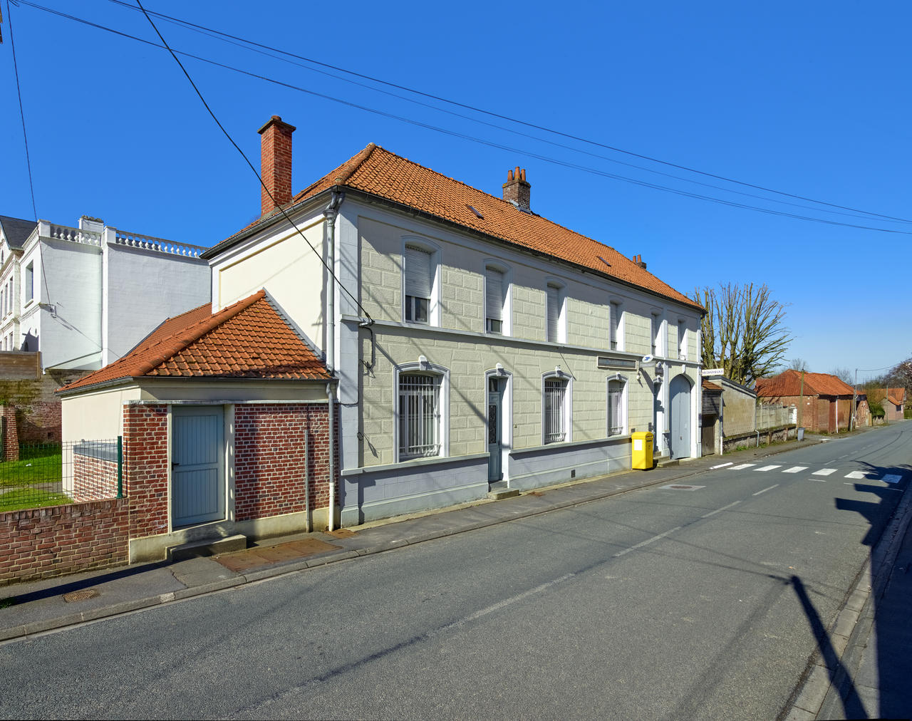 Ancienne ferme puis poste, actuellement médiathèque