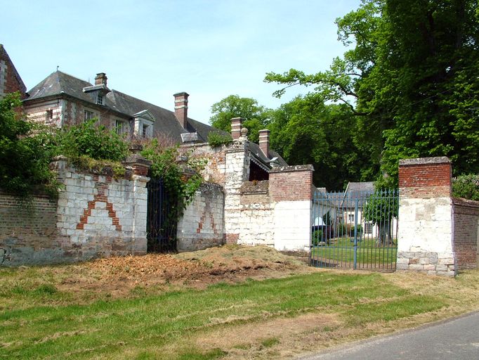 Communs, dépendances et ferme du château