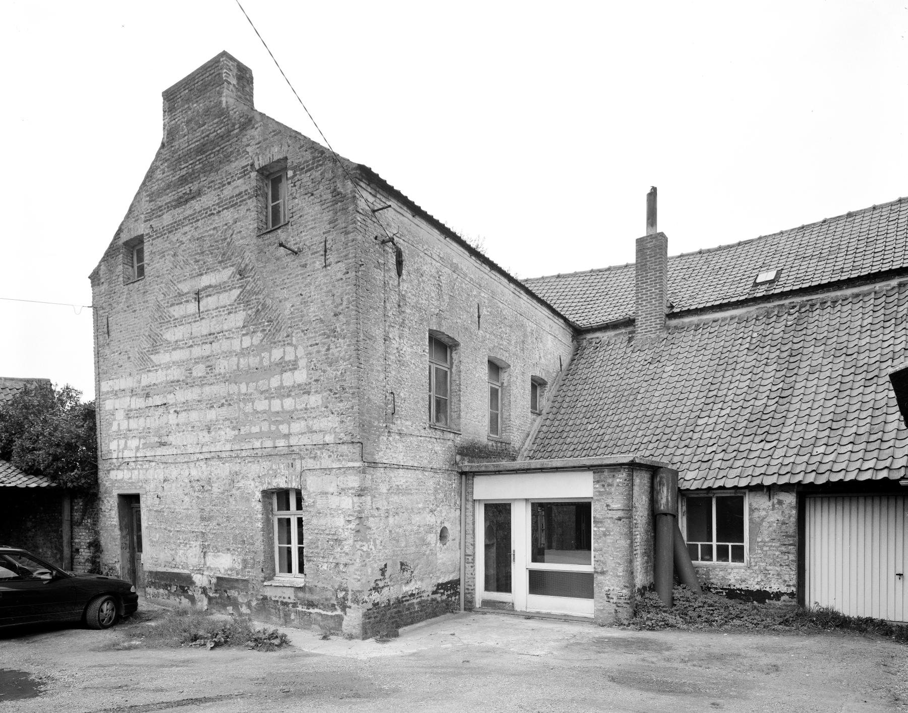 Moulin à papier et à huile De Laurette, puis moulin à farine Dedoncker, puis usine de menuiserie, actuellement entrepôt commercial
