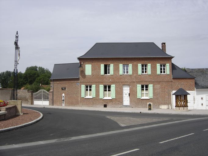 Ancien presbytère, devenu école primaire mixte et mairie d'Estréboeuf