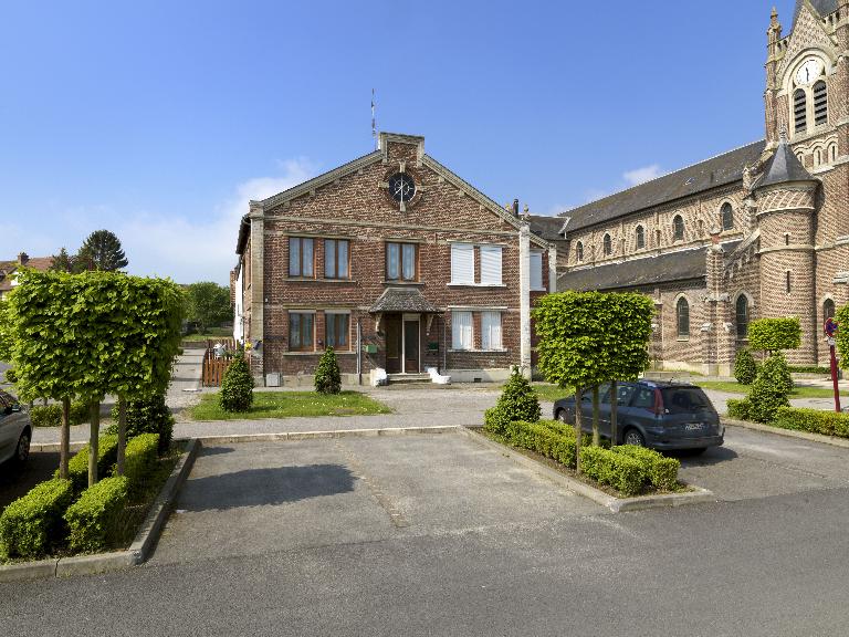 Ancienne salle des fêtes Maguin, dite Le Stand, devenue magasin de commerce et logement