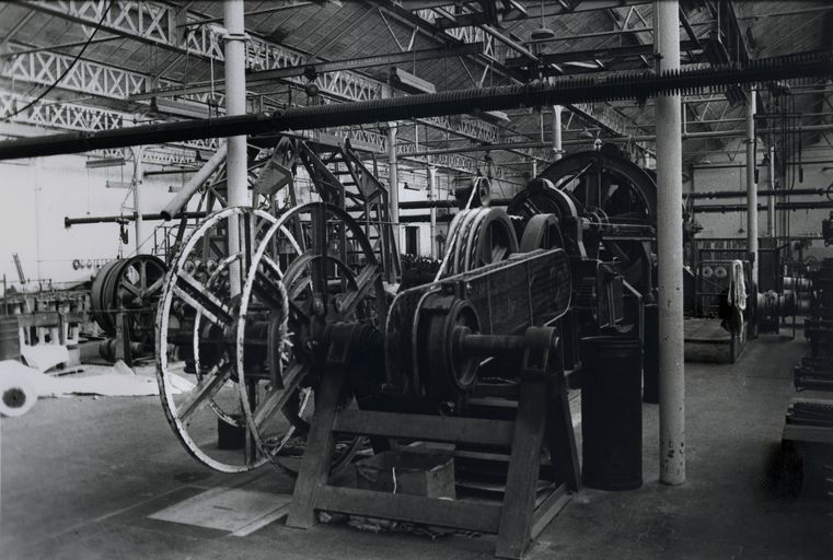 Filature de jute Saint Frères, puis Boussac Saint Frères à Saint-Ouen, devenue corderie, puis usine de fibres artificielles et synthétiques Peaudouce, puis Trioplanex