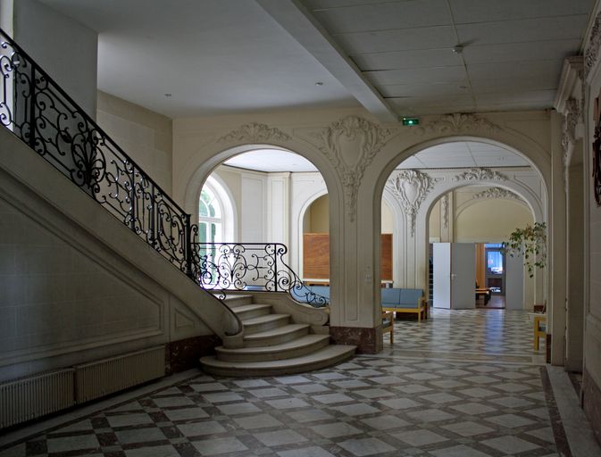 Château de Ville-le-Marclet, ancienne demeure de Robert Saint