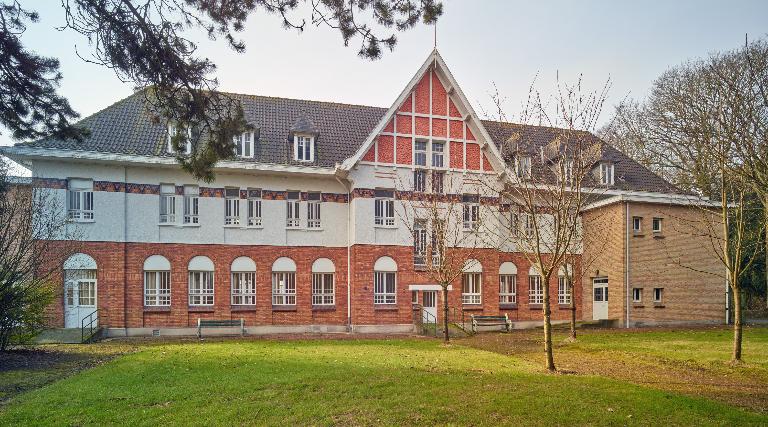 Ancien asile d'aliénés, puis hôpital psychiatrique, puis centre hospitalier spécialisé (CHS), dit établissement public de santé mentale des Flandres