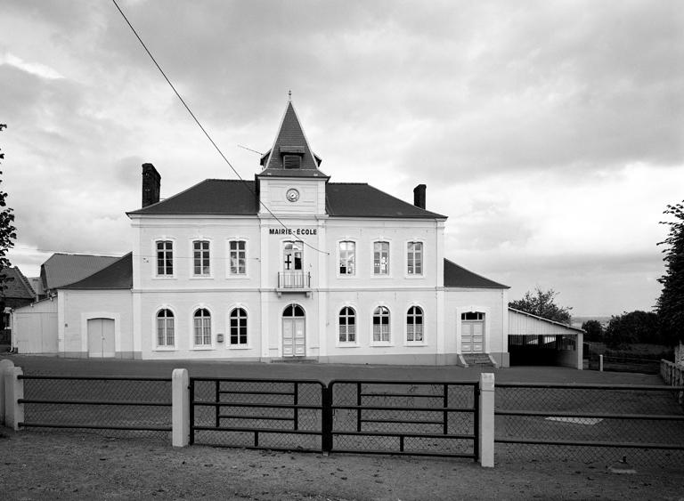 Mairie et école primaire de Grougis