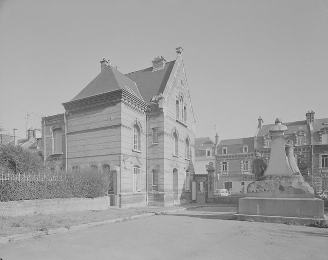 Ancienne école primaire supérieure et professionnelle, actuellement collège Auguste-Janvier à Amiens