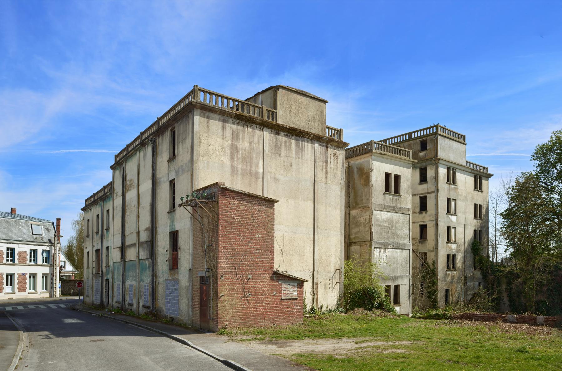 Anciens moulins de la porte de Paris, puis minoterie dite Moulins Damay, puis Grands Moulins de Péronne (détruit)