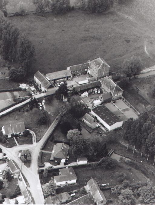 Ancien moulin à foulon et moulin à blé, dit Moulin des Forges, puis minoterie Doligé, devenu usine de tabletterie Besse, puis usine de matières plastiques Besse
