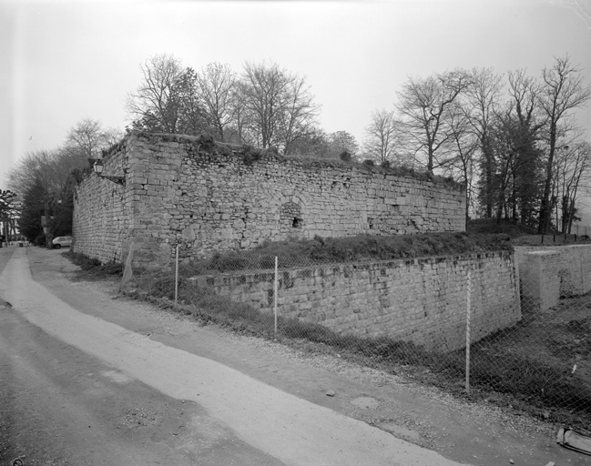 Château fort Saint-Thibaud, Notre-Dame-du-Châtel