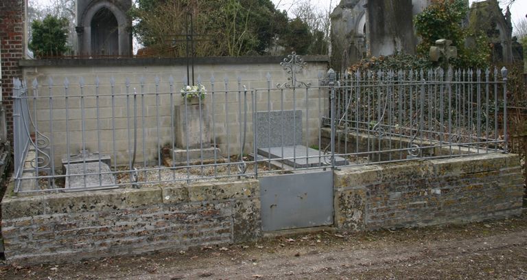 Enclos funéraire des familles Péru-Lorel-Lafontaine
