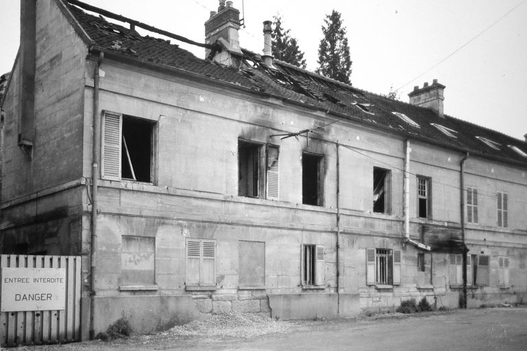 Ancienne filature de laine Lefèvre, puis Hindenbourg, puis Seillière, devenue usine d'isolateurs électriques en porcelaine Parvillée