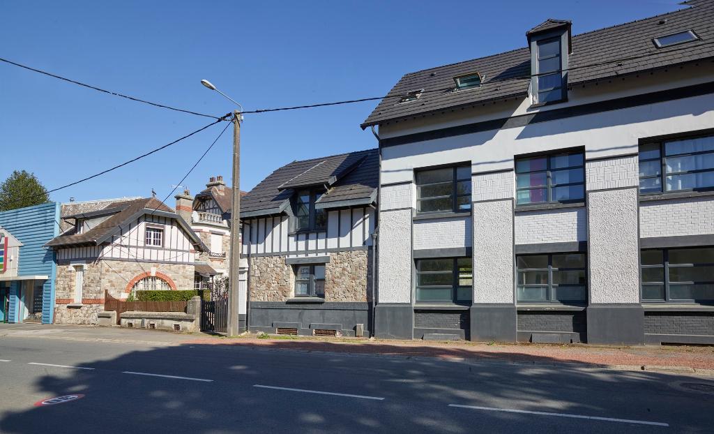 Ancien immeuble de bureaux de la scierie Lenain et Delcroix et logement patronal, puis immeuble à logements