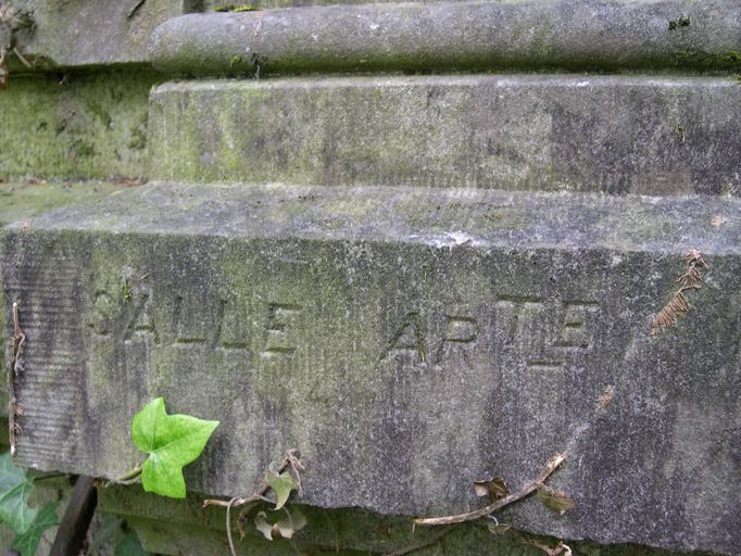 Tombeau (stèle funéraire) de la famille Godin-Dutreilly