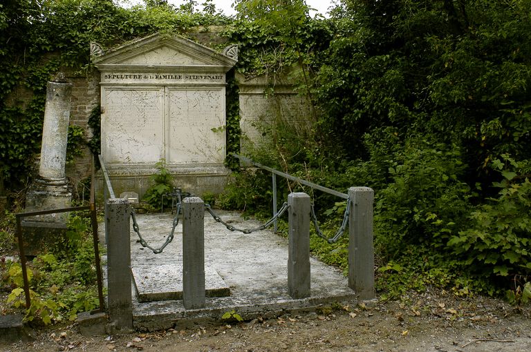 Tombeau (stèle funéraire) de la famille Stiévenard