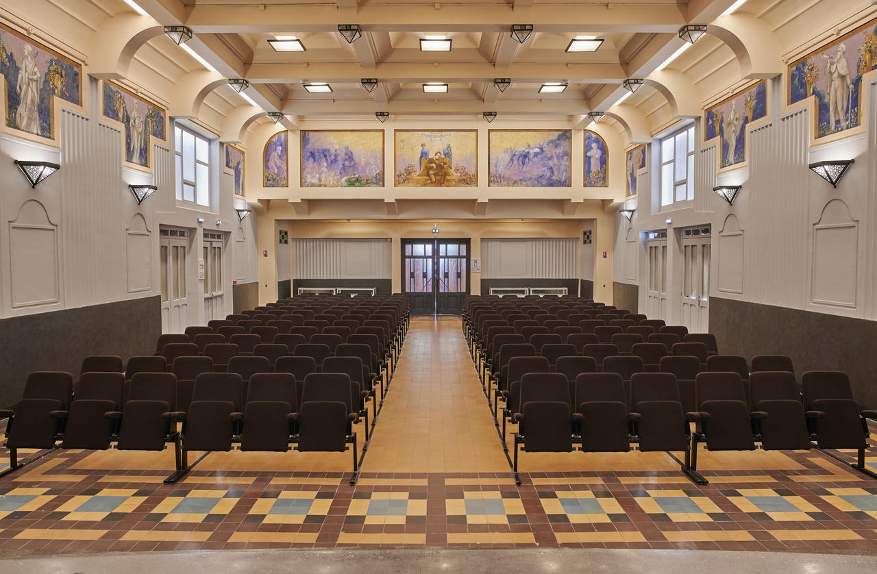 Ancienne chapelle du collège des Jésuites, puis salle des fêtes dite Salle Sthrau