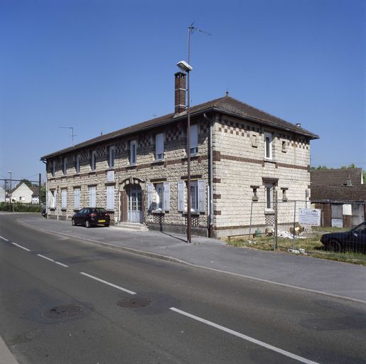 Ancien foyer logement des ouvriers célibataires de l'usine Montupet, dit le pou qui pète (ou qui tète)