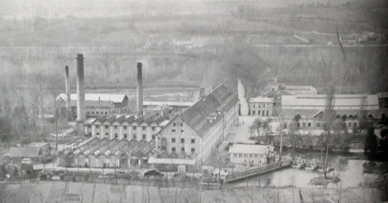 Filature de laine Lefèvre, puis Poiret Frères et Neveu, puis filature de laine et usine de teinturerie des Laines du Bon Pasteur, puis Société des Filatures et Teintureries de Saint-Épin