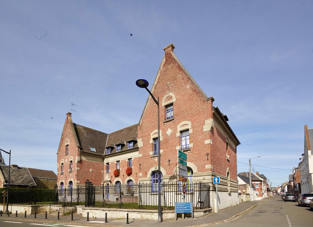 Caserne Sainte-Anne, puis caserne de gendarmerie, puis immeuble à logements