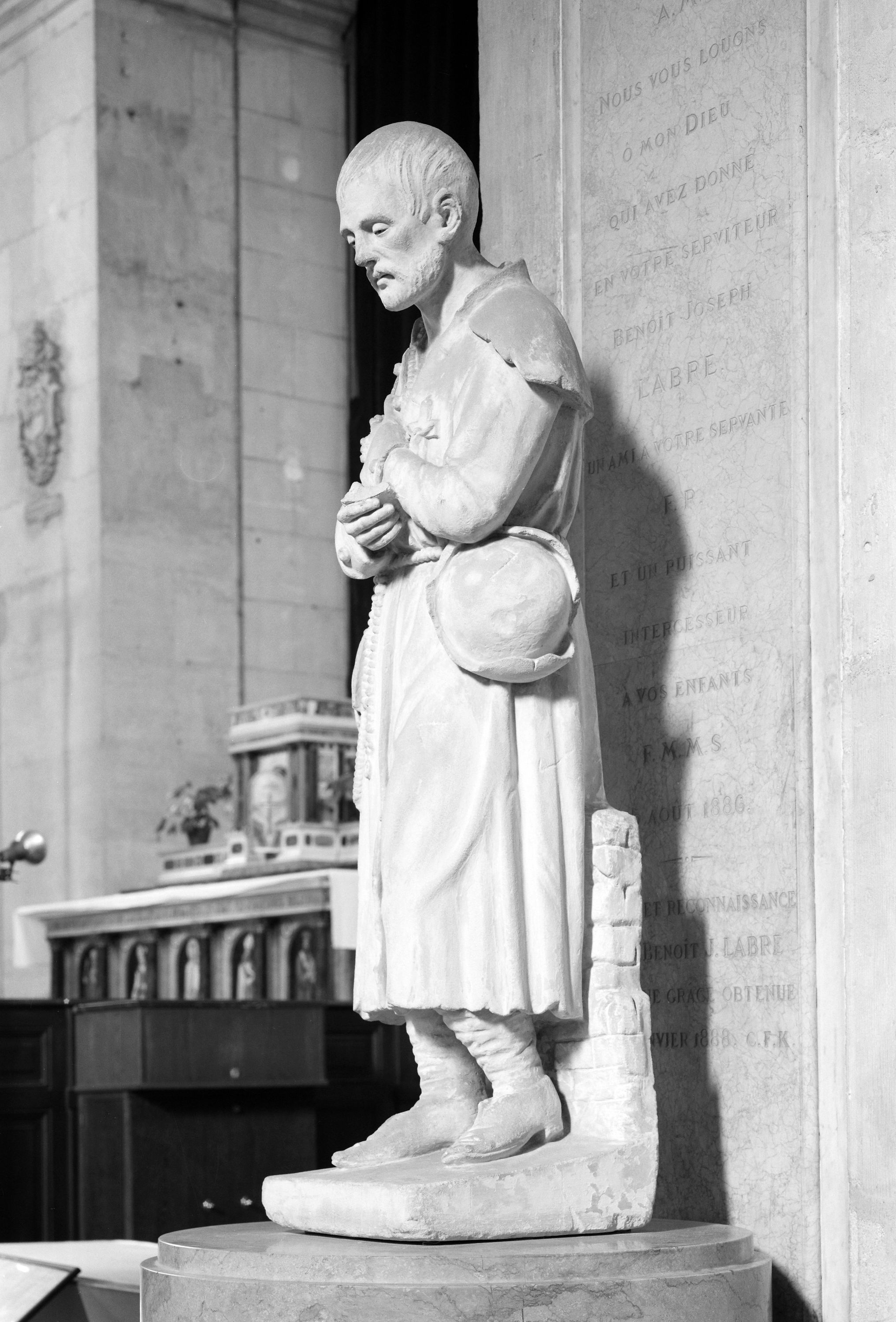Statue (petite nature) : saint Benoît-Joseph Labre
