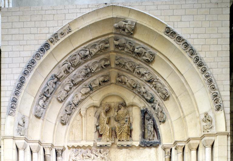 Décor du portail central de l'ancienne façade occidentale (linteau, tympan, voussure)