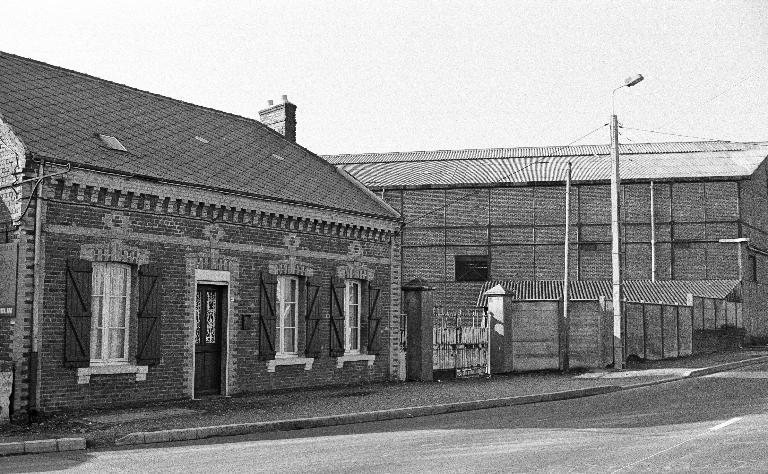 Ancienne distillerie d'alcool, dite de Sébastopol, puis usine de transformation des métaux Omnium Industriel de Ham, puis Cie Française des Produits métallurgiques, puis S.A. Cuivres et Alliages, puis Alcan-Softal