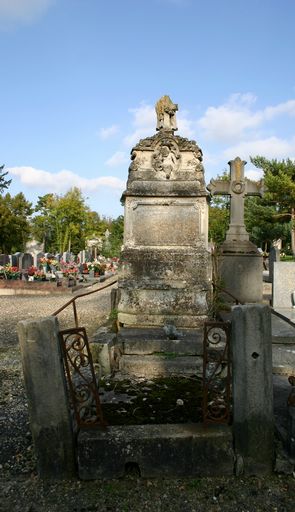 Tombeau (stèle funéraire) de la famille Corroyer-Paul