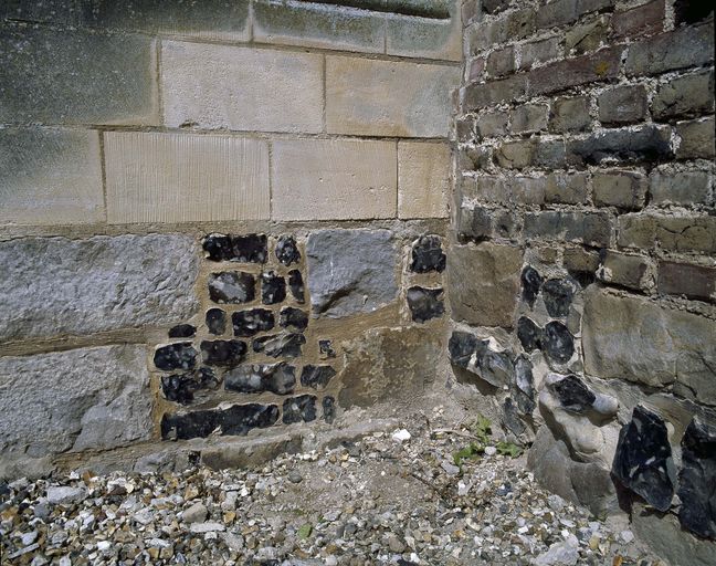 Église paroissiale Saint-Pierre et ancien cimetière de Bouchon