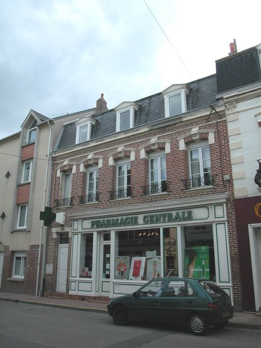 Maison avec boutique (pharmacie)