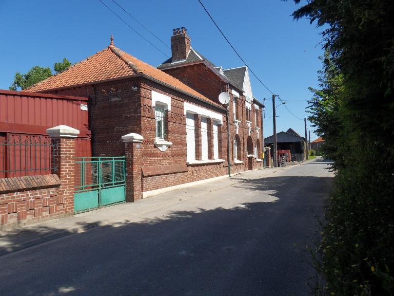 Ancienne école primaire et mairie (ancien presbytère), actuelle mairie d'Authuille