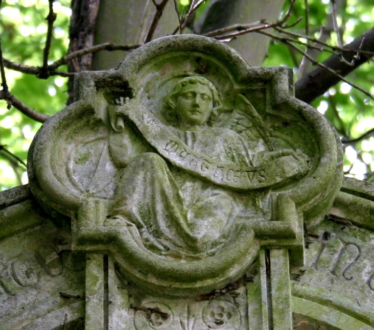 Tombeau (stèle funéraire) de famille du chanoine Ludovic François Lucas de Genville