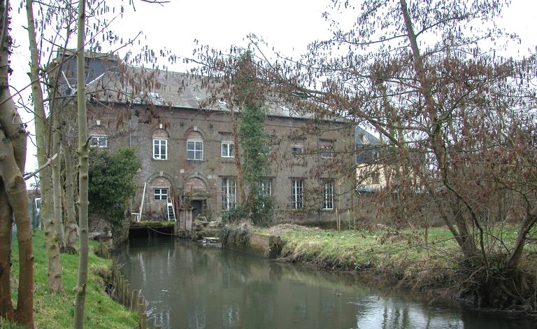 Ancien moulin à foulon et moulin à huile Prévost, puis moulin à farine Prévost, puis moulin Leroux, puis usine de boutons Achille Lanquepin, puis Mercier