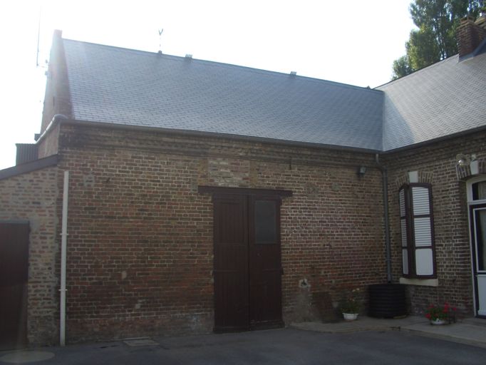 Ancienne ferme avec atelier de menuisier