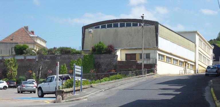 Ancienne école de filles d'Ault (ancien hôpital Saint-Julien), actuel groupe scolaire