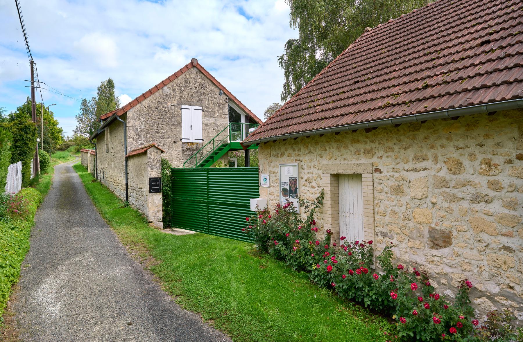 Ancienne entreprise  et atelier de maçonnerie Maroteaux-Cabaret, actuellement maison, Musée de Vassogne et Centre historique du Monde du travail