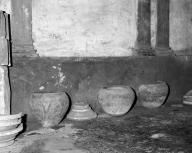 Ensemble de huit vases décoratifs