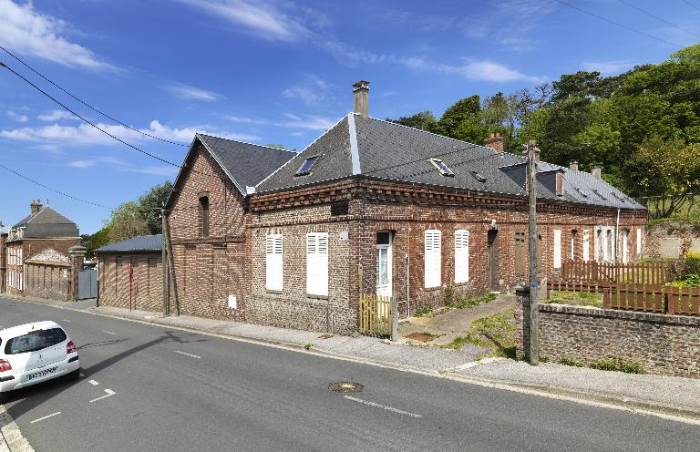 Anciens logements ouvriers de la fabrique de serrurerie Derloche-Cantevelle d'Ault