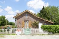 Ancienne maison de garde-barrière, actuellement logement