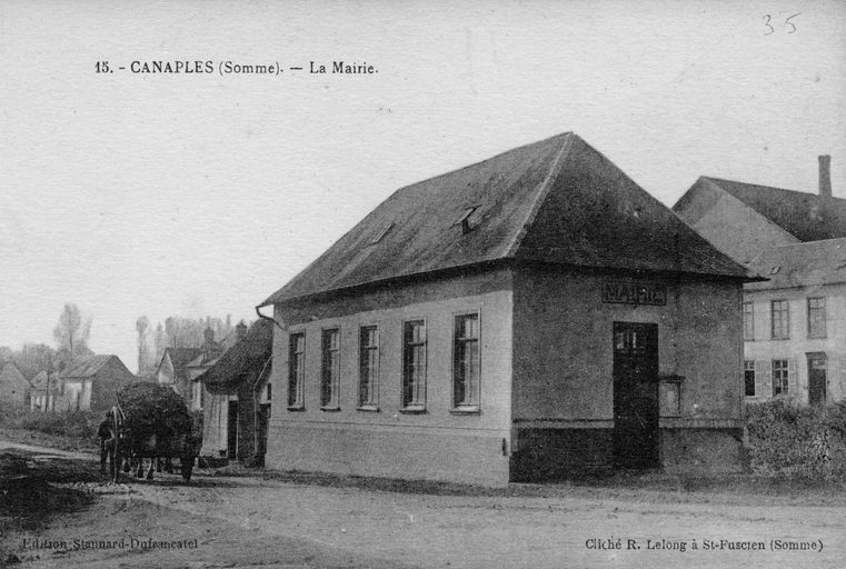 Ancienne école primaire de garçons, puis mairie, devenue bibliothèque de Canaples