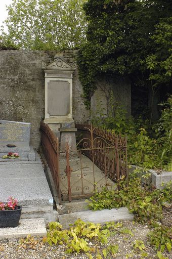 Tombeau (stèle funéraire) de la famille Dabonneville et cénotaphe de Gaston Raquet