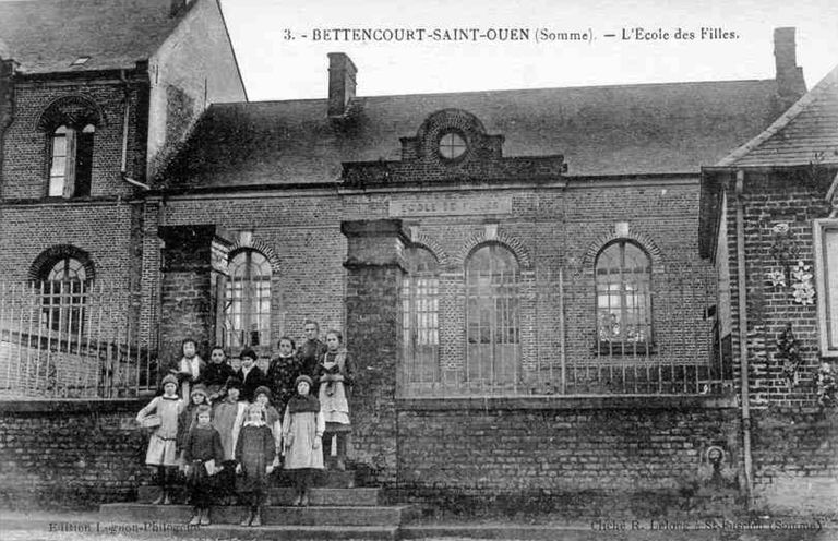 Anciennes écoles primaires de garçons et de filles et mairie de Bettencourt-Saint-Ouen