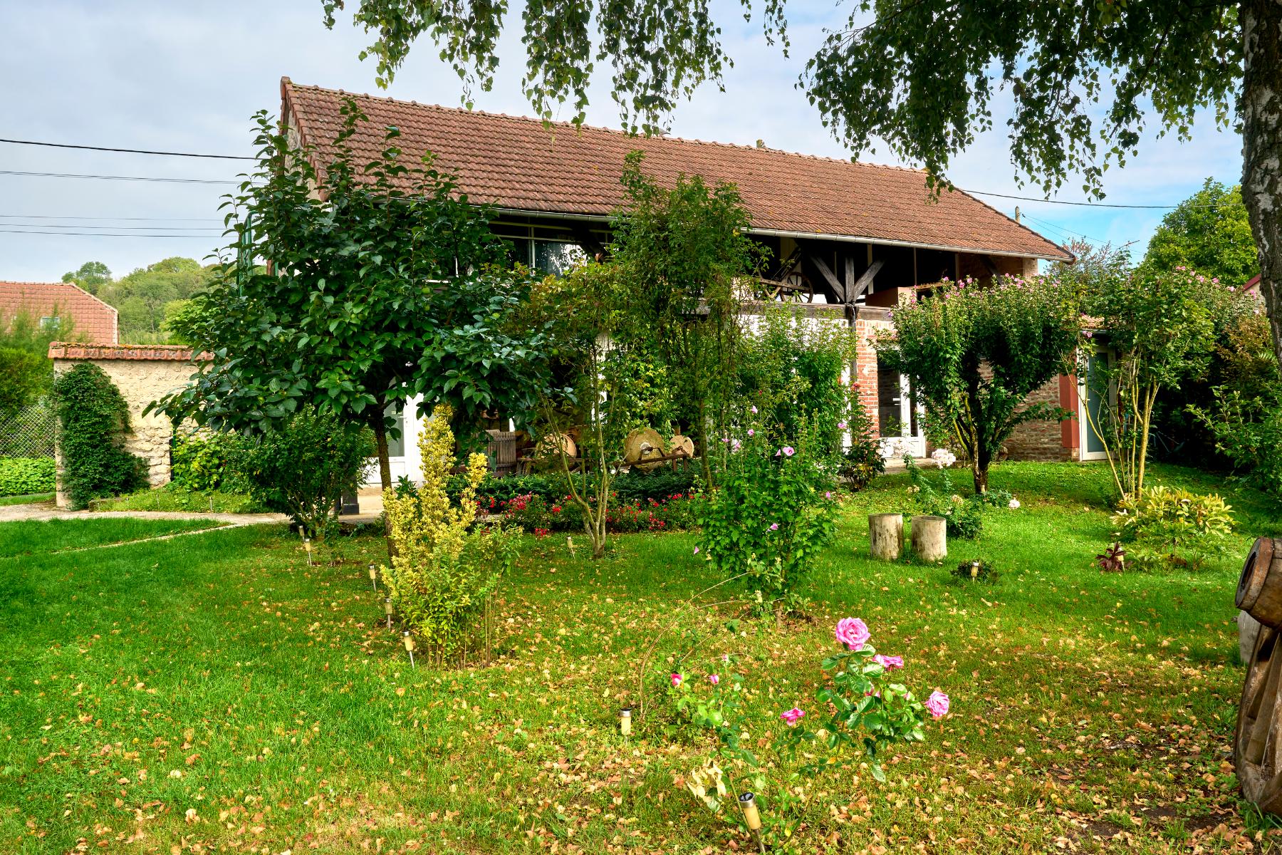 Ancienne entreprise  et atelier de maçonnerie Maroteaux-Cabaret, actuellement maison, Musée de Vassogne et Centre historique du Monde du travail