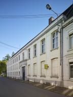Ancien collège, actuellement immeuble à logements et école primaire