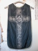 Ensemble : chasuble, étole, manipule, voile de calice, bourse de corporal (ornement noir, No 1)