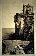 La villa L'Echauguette (détruite) sur le bord de la falaise, carte postale, 2e quart 20e siècle (coll. part.).