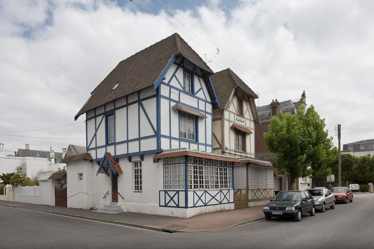 Ensemble de deux maisons mitoyennes, dites chalets