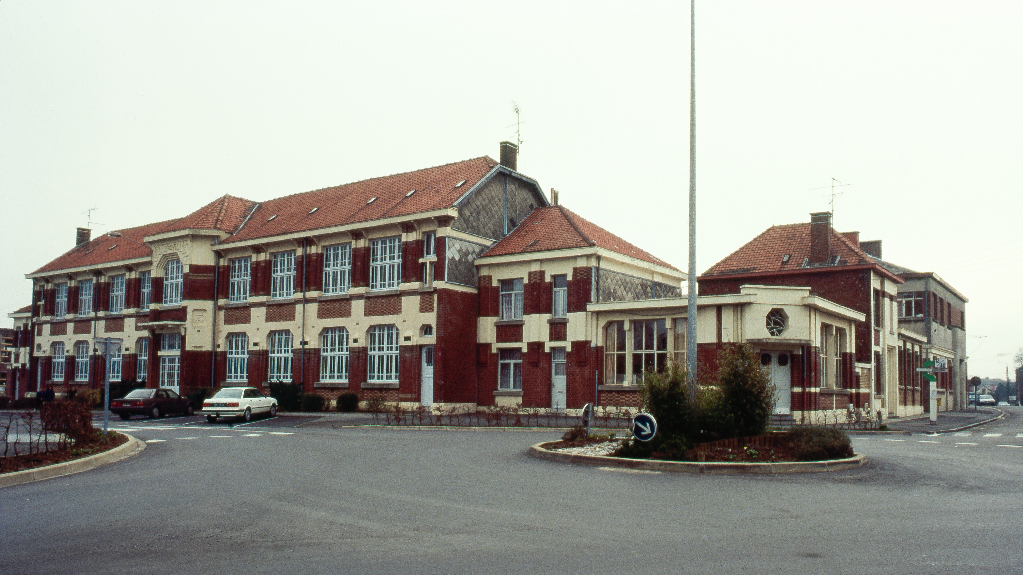 Bains douches, école primaire et poste, actuellement école primaire Marie-Curie
