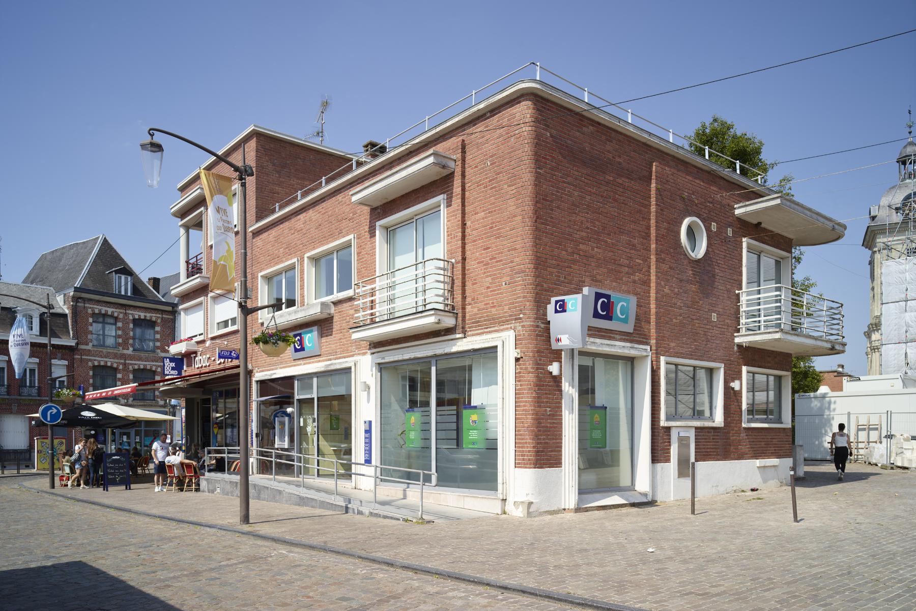 Série de maisons et d'immeubles à boutique (rue Fournier et place du Général-Leclerc)