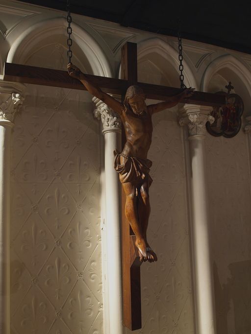Statue : Christ en croix
