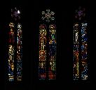 Ensemble de cinq verrières figurées (baies 0 à 2) et abstraites (baies 3 et 4) : Hymne au Sacré Coeur